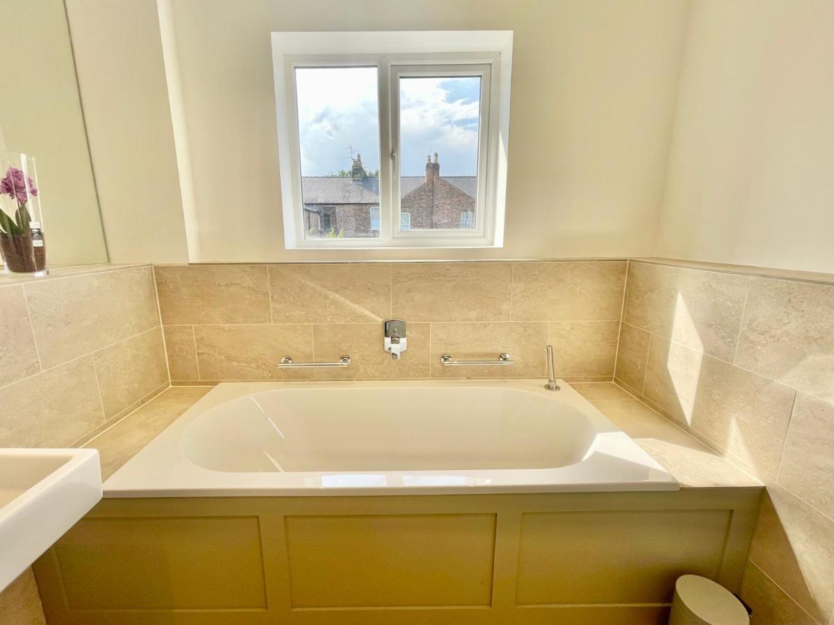 Central Townhouse With Free Off Road Parking And Garden ยอร์ค ภายนอก รูปภาพ