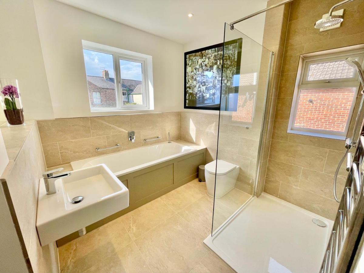 Central Townhouse With Free Off Road Parking And Garden ยอร์ค ภายนอก รูปภาพ